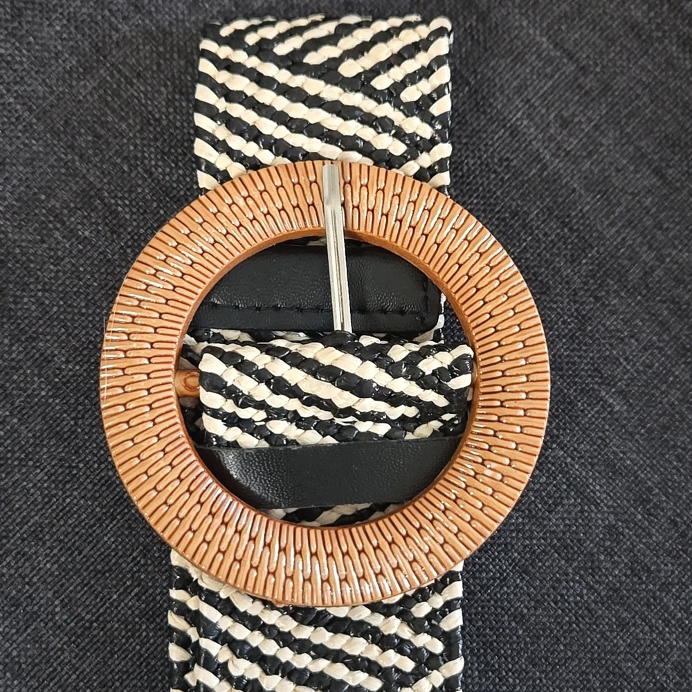 Woven Black and Cream Round Buckle Belt